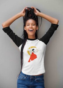 raglan-t-shirt-its clover-of-a-woman-playing-with-her-braids-r-el2