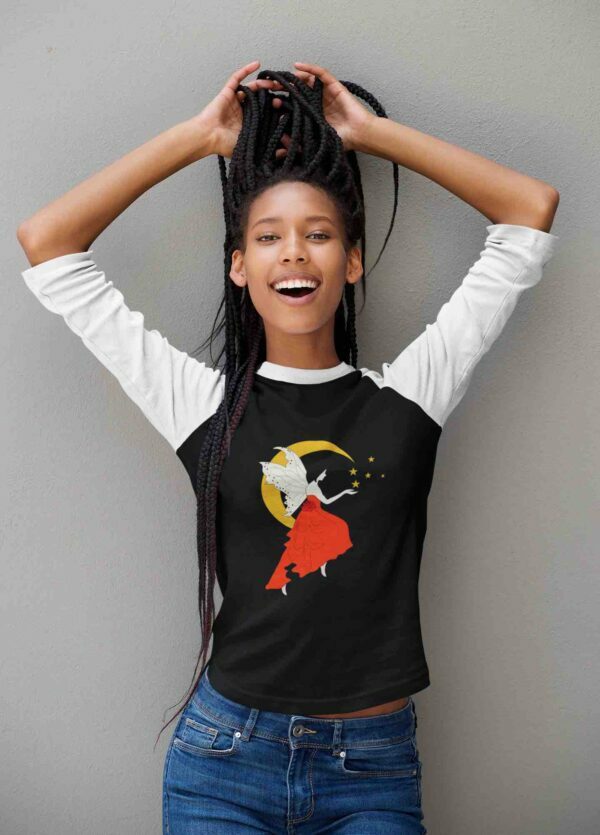 raglan-t-shirt-its clover-of-a-woman-playing-with-her-braids-r-el2