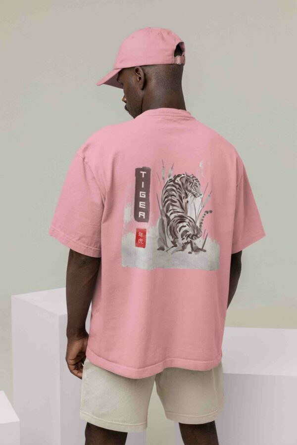 back-view-itsclover-of-a-man-wearing-an-oversized-tee