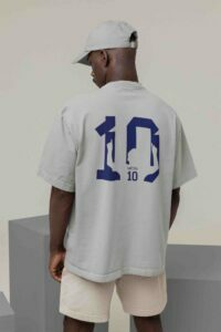back-view-itsclover-of-a-man-wearing-an-oversized-tee