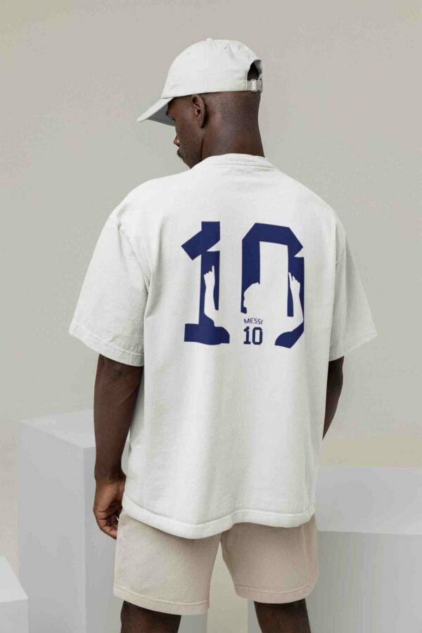 back-view-itsclover-of-a-man-wearing-an-oversized-tee