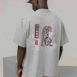 back-view-itsclover-of-a-man-wearing-an-oversized-tee