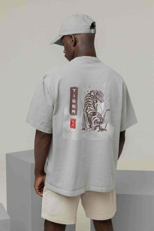 back-view-itsclover-of-a-man-wearing-an-oversized-tee