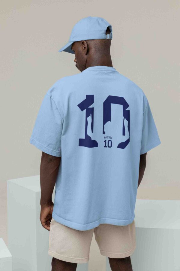 back-view-itsclover-of-a-man-wearing-an-oversized-tee