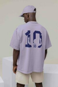 back-view-itsclover-of-a-man-wearing-an-oversized-tee