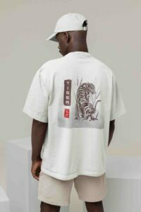 back-view-itsclover-of-a-man-wearing-an-oversized-tee