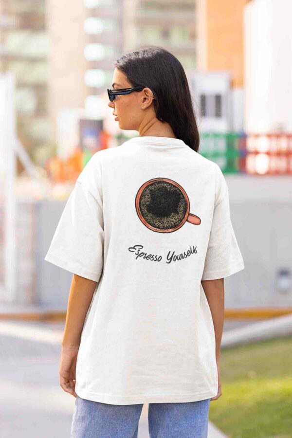 woman-in-an-oversized-t-shirt-itsclover